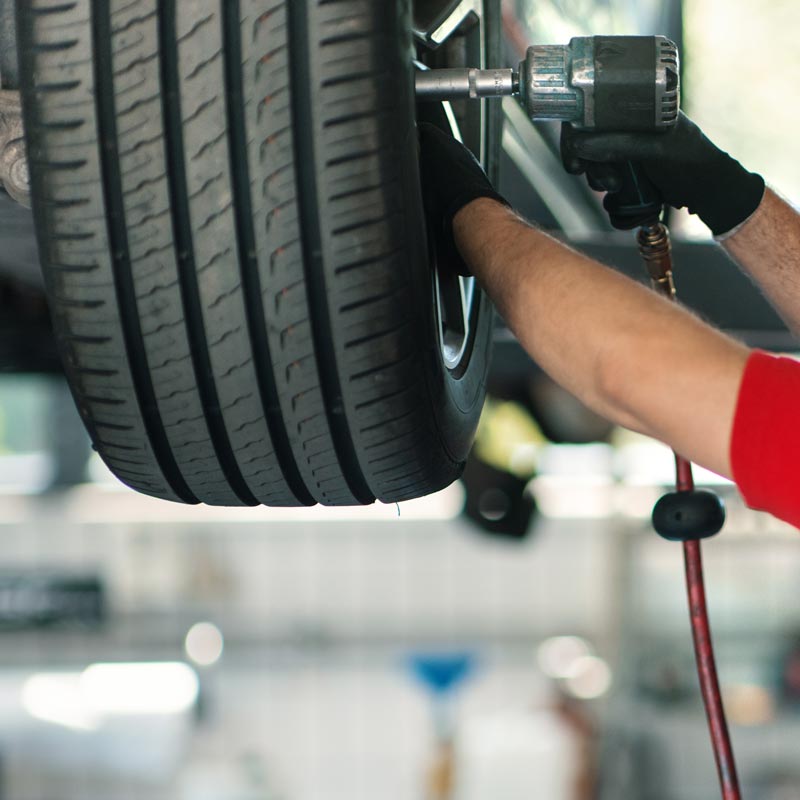 mechanic changing tires